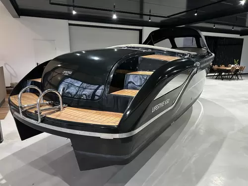 VERKOCHT!!!  Lifestyle 650 Tender - 40pk Mercury ( DECEMBER ACTIE )