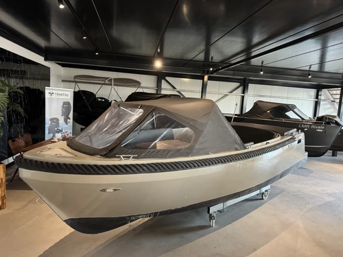 VERKOCHT !! Meersloep 600 - Honda 20pk (Bj’2021) Full opties